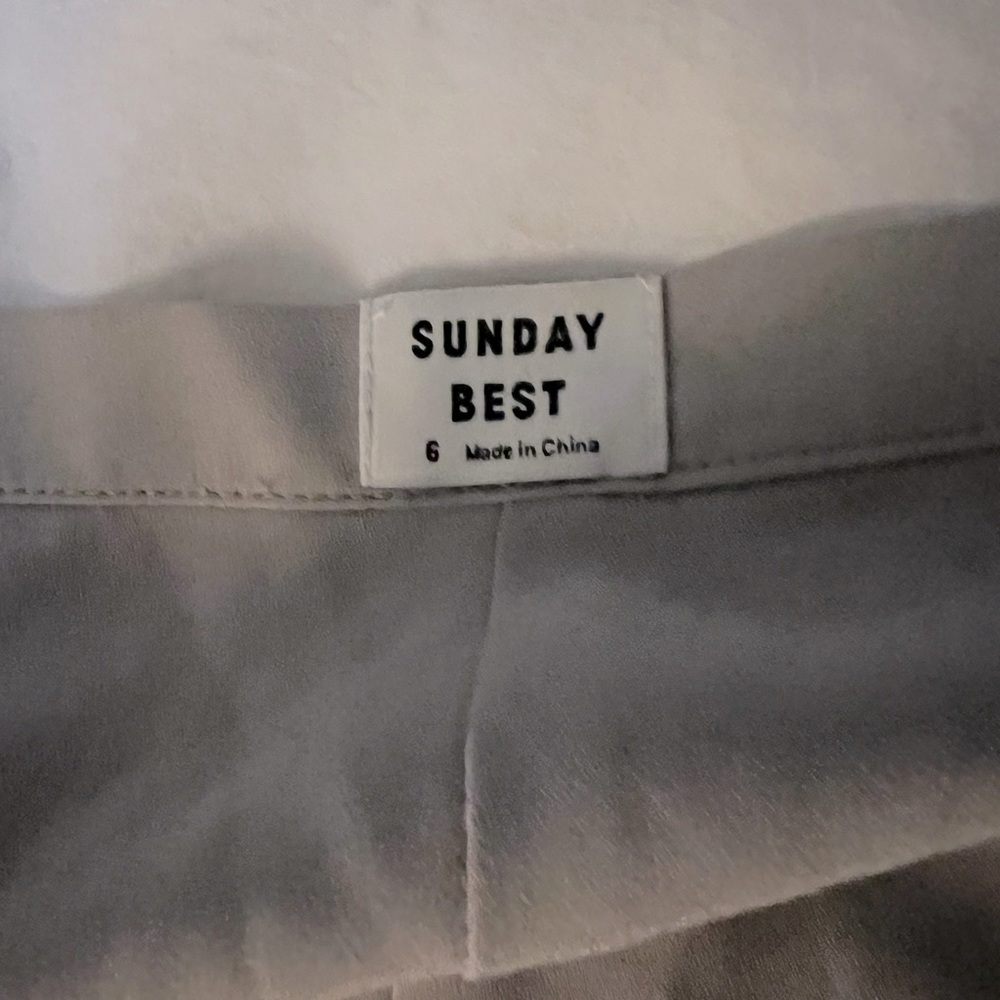 Sunday Best Ariel Skirt Size 6.  Great condition.  Taupe.  From Aritzia. - Picture 5 of 7